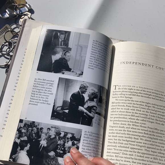 “Living history Hillary Rodham Clinton” hardback - Picture 14 of 14